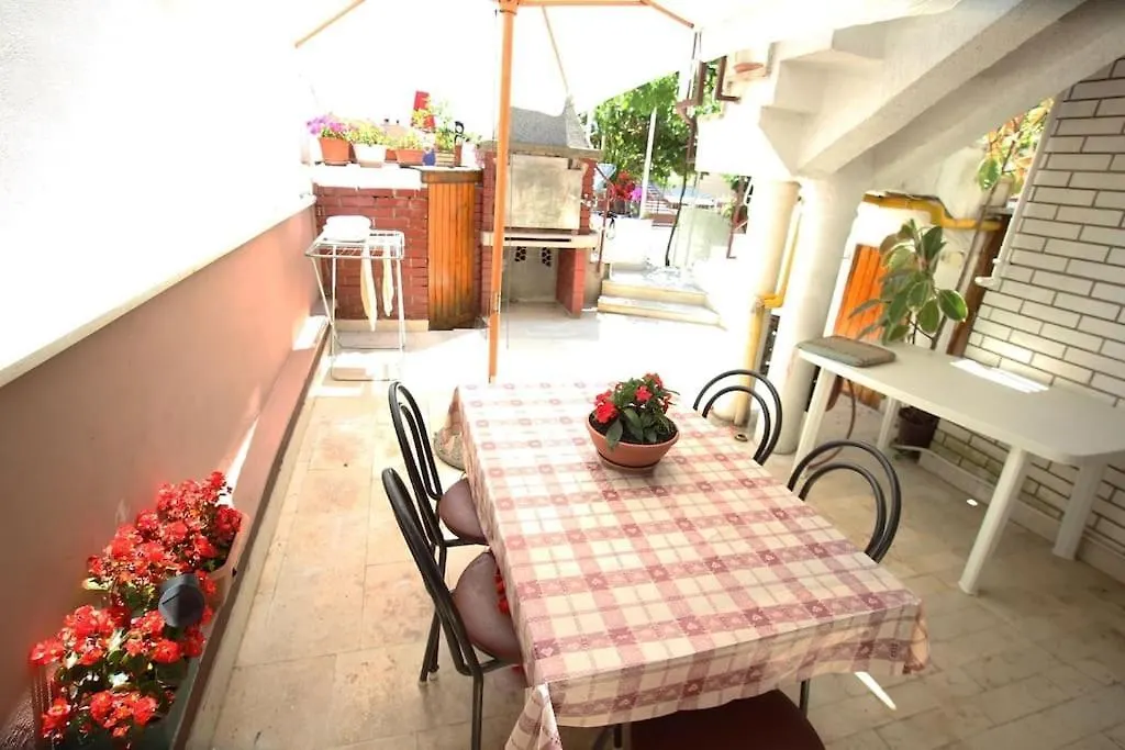 Apartments With A Parking Space Pula - 15757